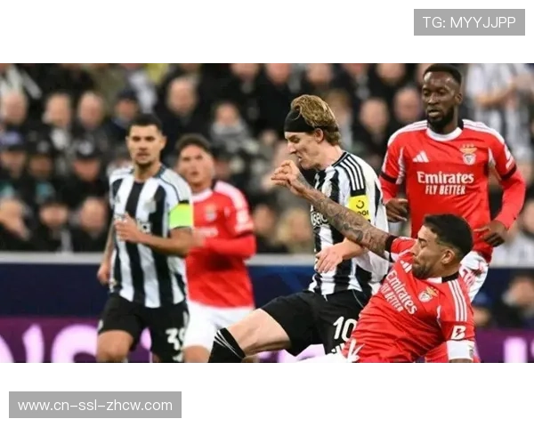 皇马客场对阵本菲卡球迷展示致敬穆里尼奥横幅场面温馨